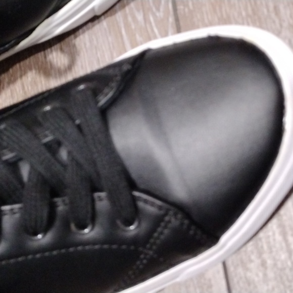 G by Guess black sneakers. Size 10. Mint condition - Picture 5 of 13